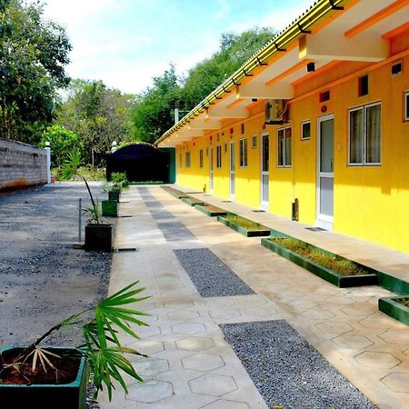 Sri Mayura Holiday Resort Kataragama Buitenkant foto
