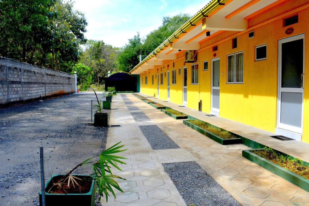 Sri Mayura Holiday Resort Kataragama Buitenkant foto