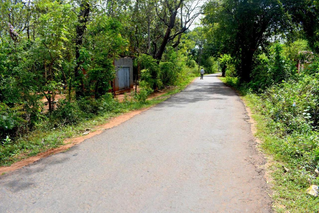 Sri Mayura Holiday Resort Kataragama Buitenkant foto