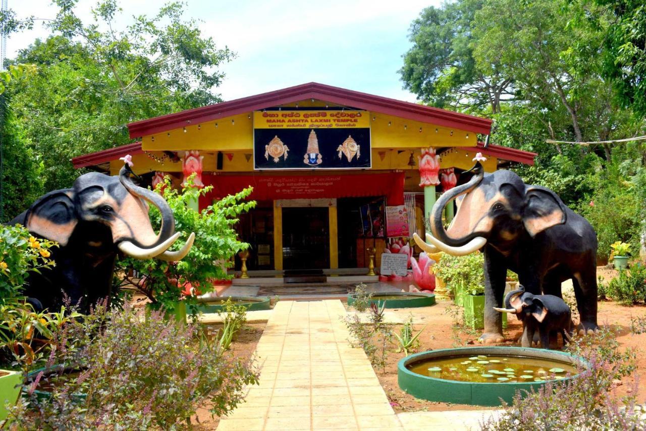 Sri Mayura Holiday Resort Kataragama Buitenkant foto